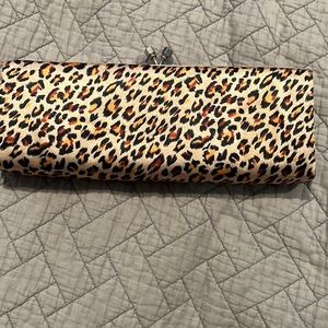 Cheetah clutch